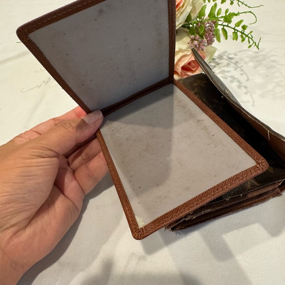 Project but Authentic Louis Vuitton wallet with removable card case - Picture 8 of 16